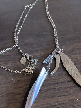 Free Vintage signed American Eagle Outfitters AEO necklace#B21 Feathers, Talon